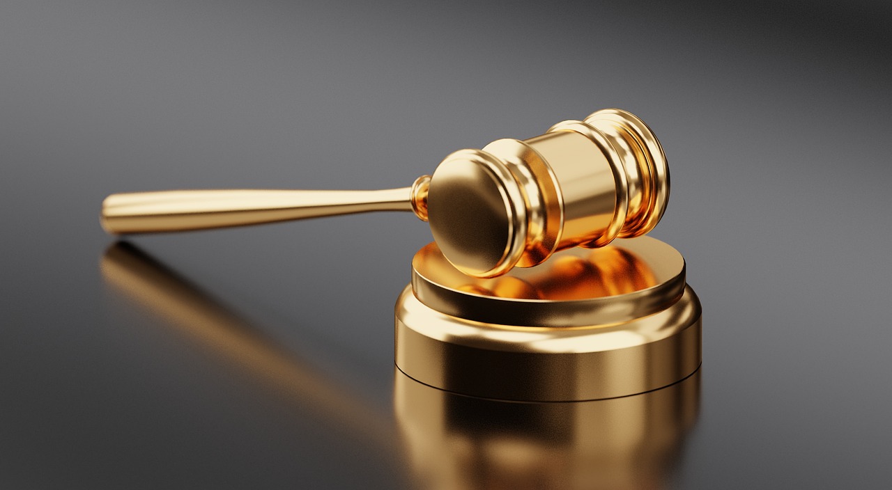 Judges gold gavel as feature image for open relationship legal rights. Image from Pixabay.