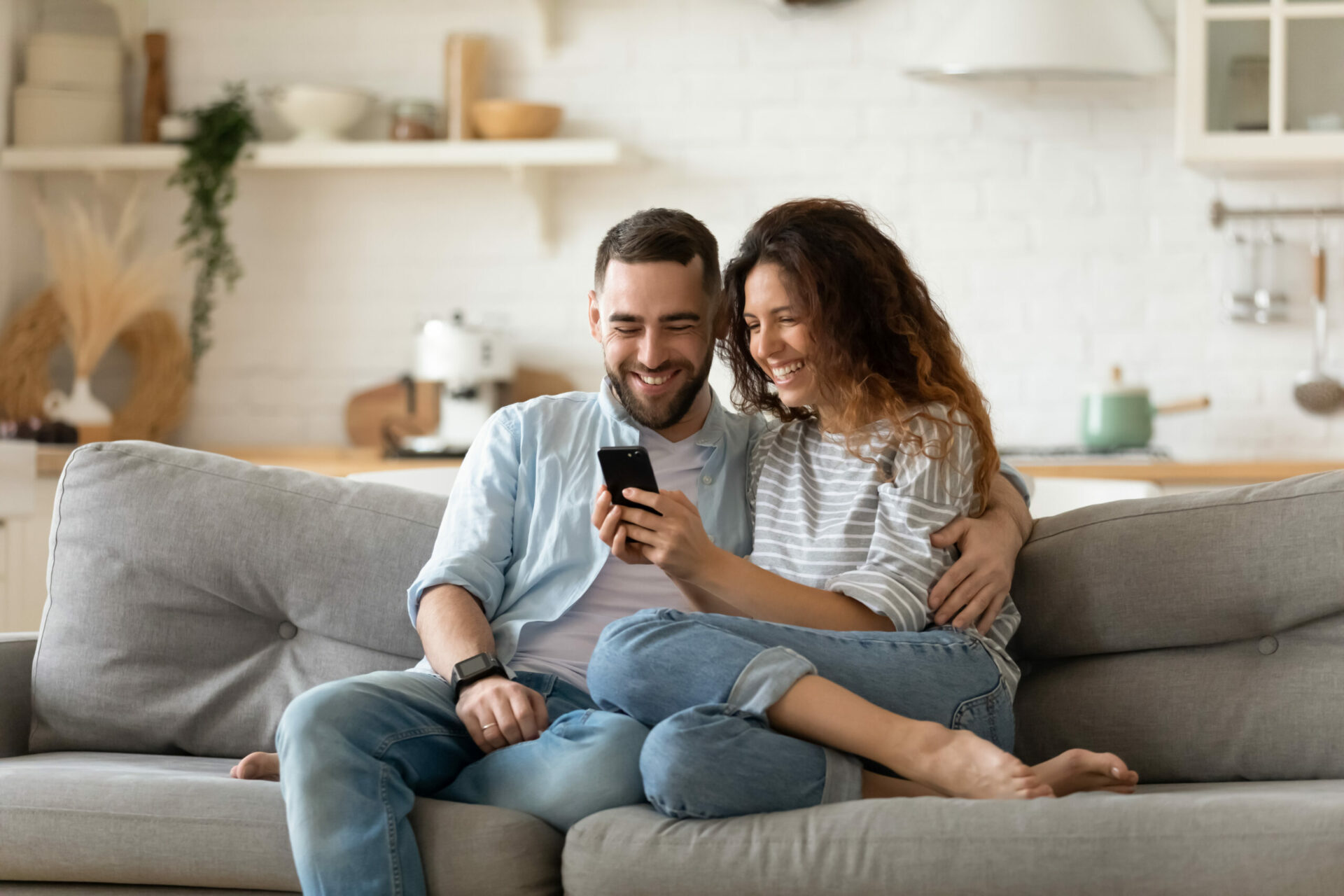 Mindful Connections: Navigating the World of Distracted Dating